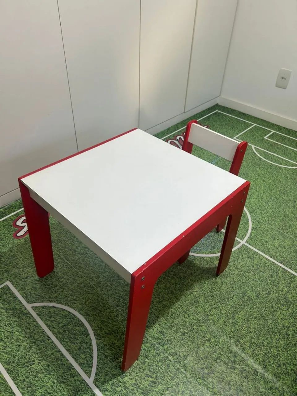 CONJUNTO INFANTIL DE MESA E CADEIRA