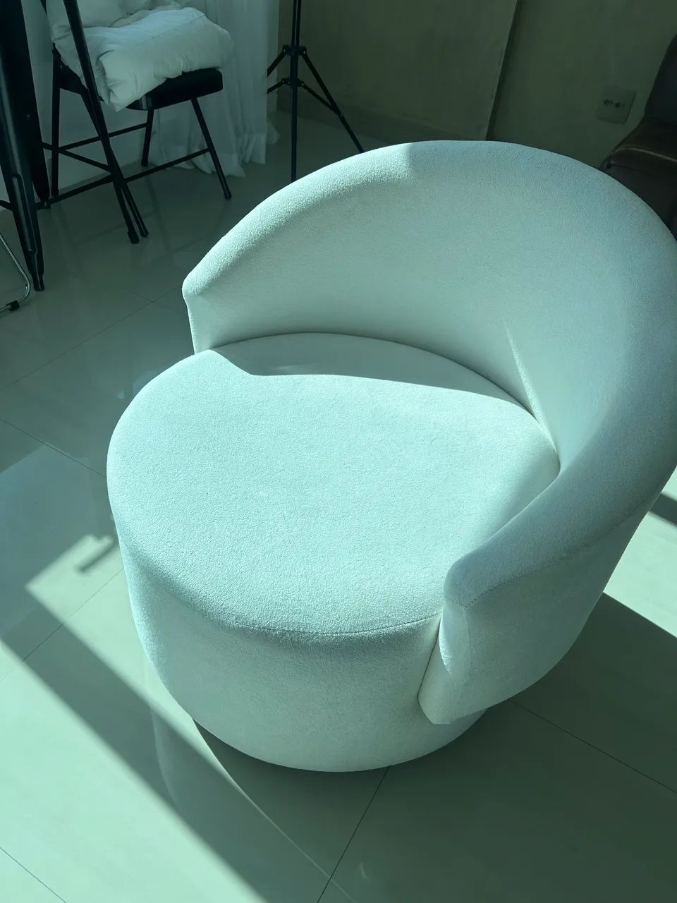 Poltrona decorativa em boucle  - Foto 4