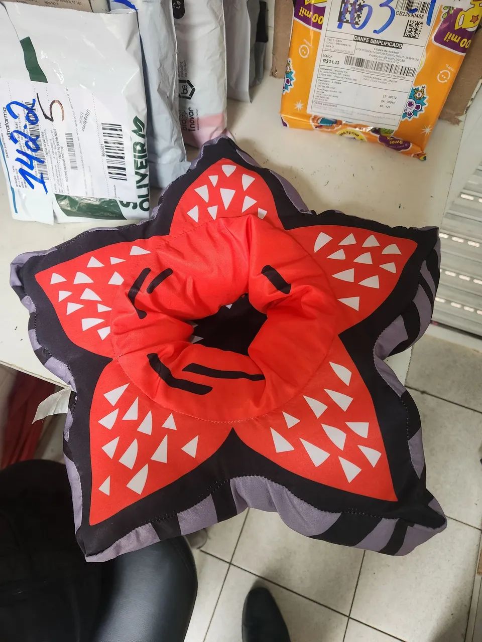Stranger Things Almofada Cacau Show 30 Cm (Usado)