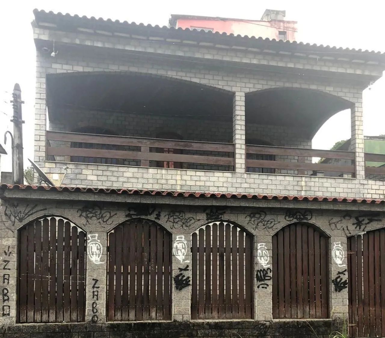 CASA COM 2 PAVIMENTOS A VENDA EM MURIQUI 
