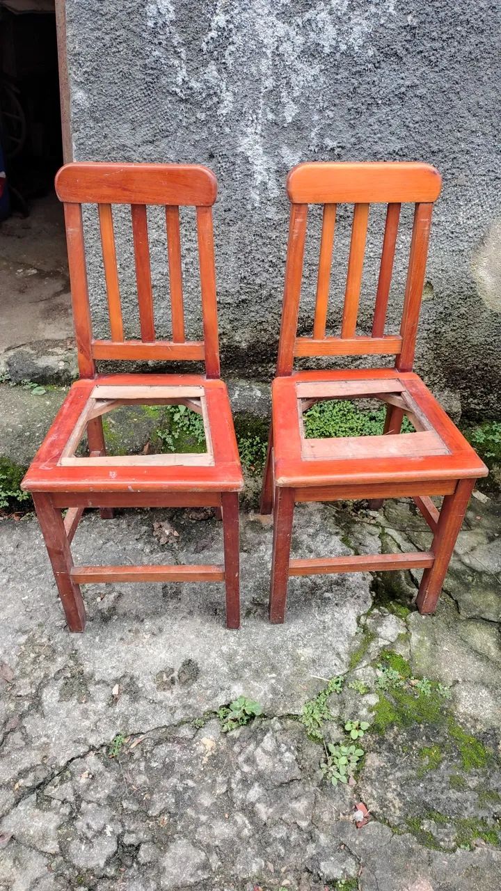 Cadeiras de madeira
