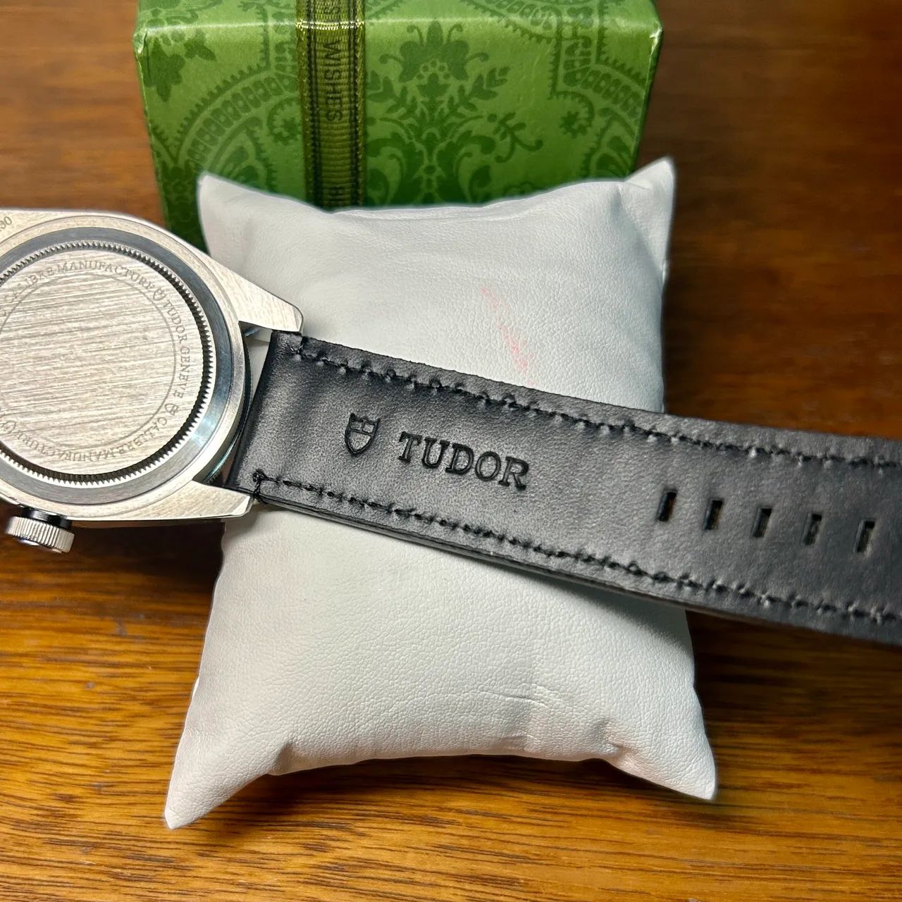 Relógio Tudor Geneve black bay Bezel vinho automático 41mm  - Foto 4