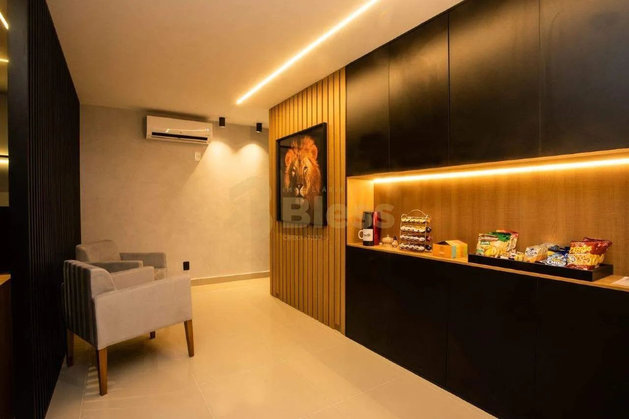Sala Comercial Reformada no Manhattan Business Office  Tirol