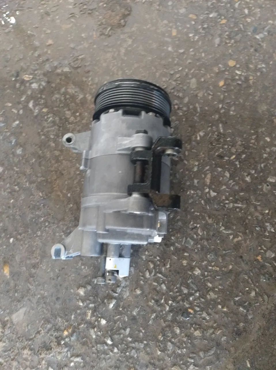 Compressor do ar condicionado Fiat Strada 2016 - Foto 2
