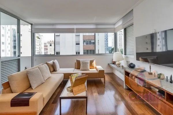 Amplo apartamento de 3 dormitórios com 2 suites (sendo uma master) cuidadosamente reformad