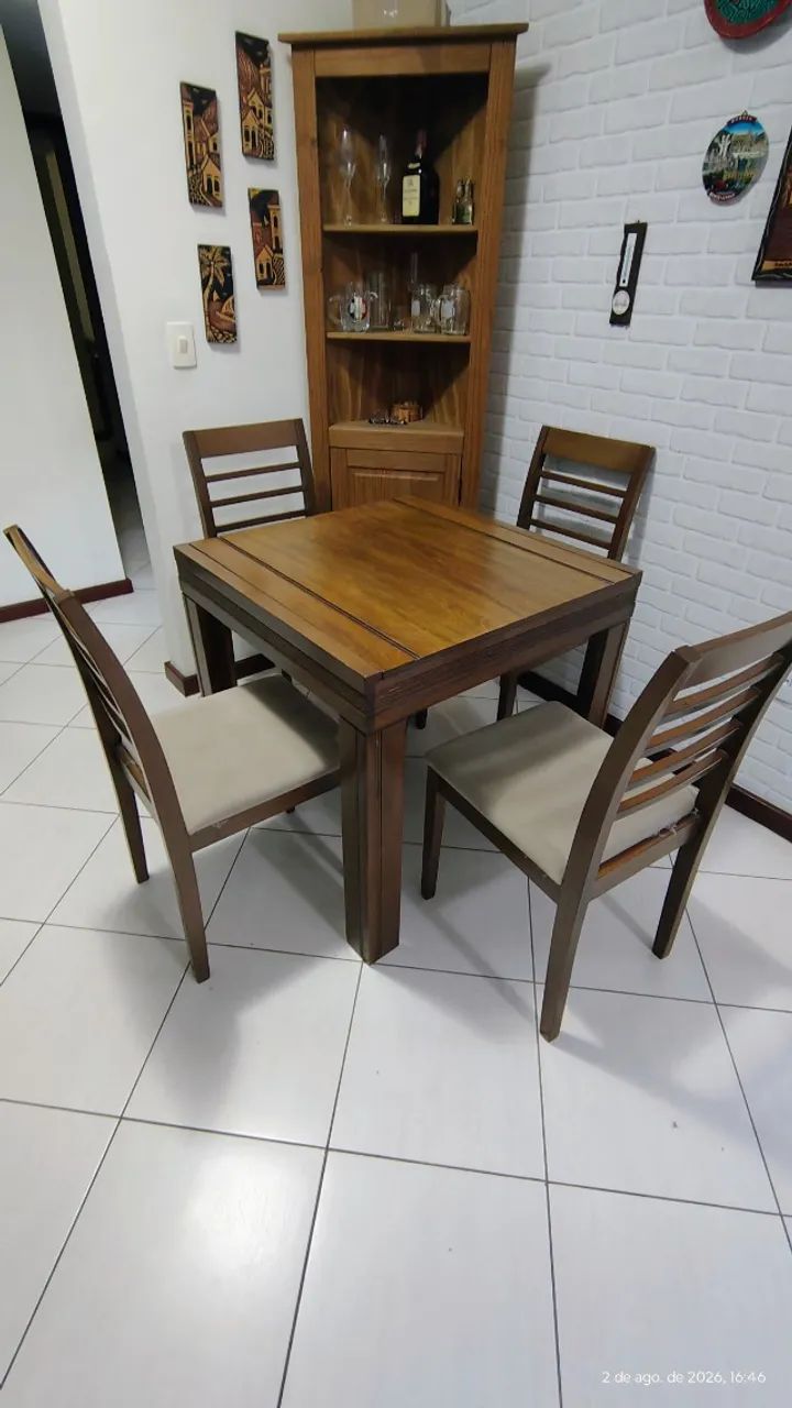 Conjunto de Jantar em Madeira Maciça