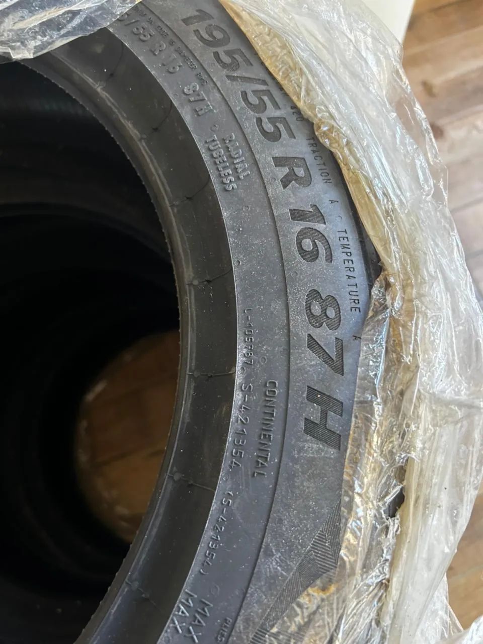 Pneu Continental 195/55 novo - Foto 4