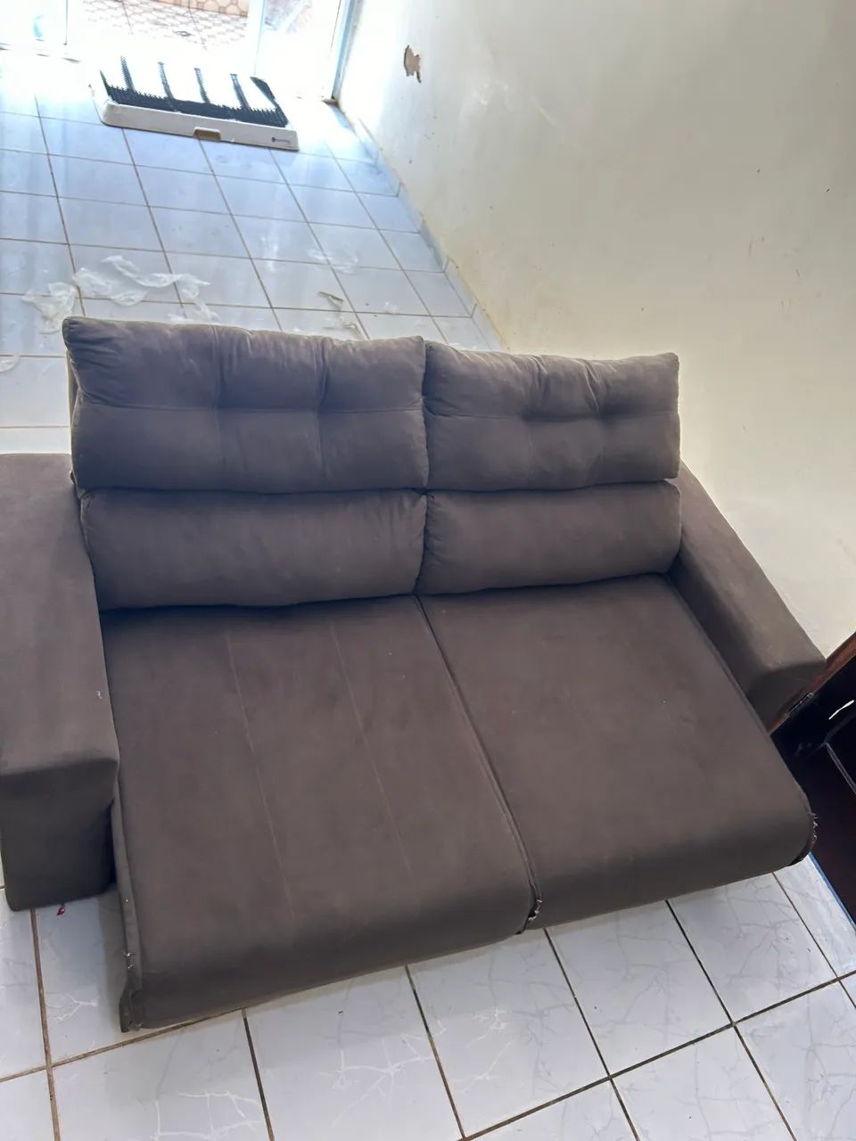Reclining and Adjustable Sofa.65569169693442120