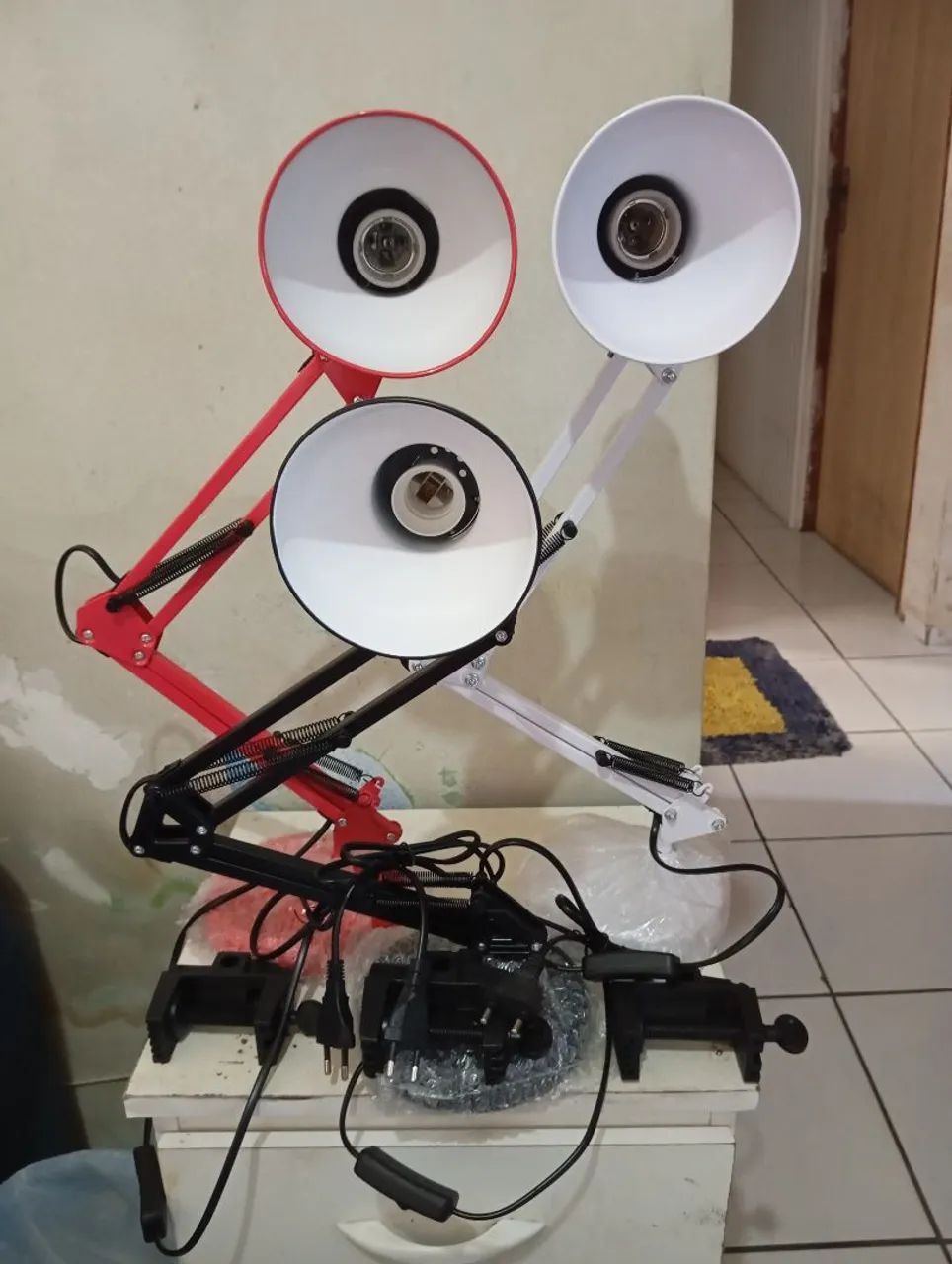 Luminária De Mesa Articulada Abajur Pixar Base E Garra - Foto 3