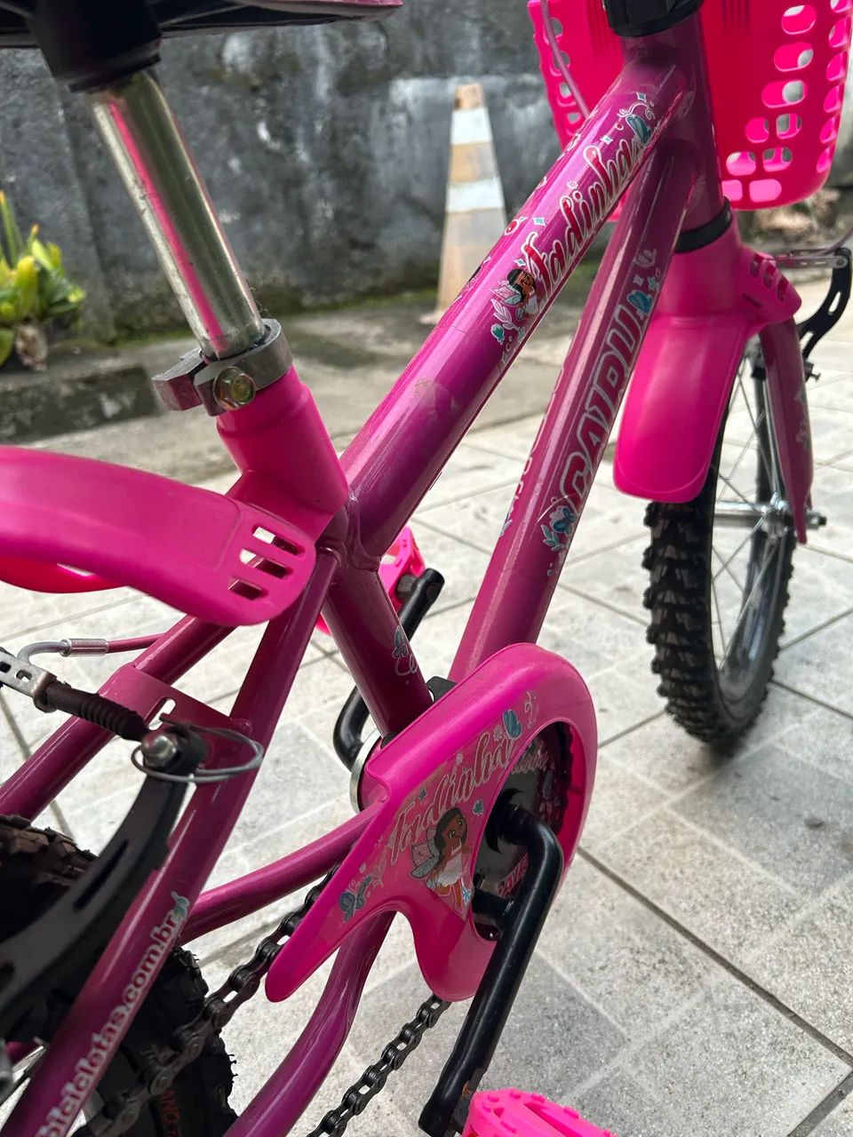 Vende-se uma bicicleta infantil 