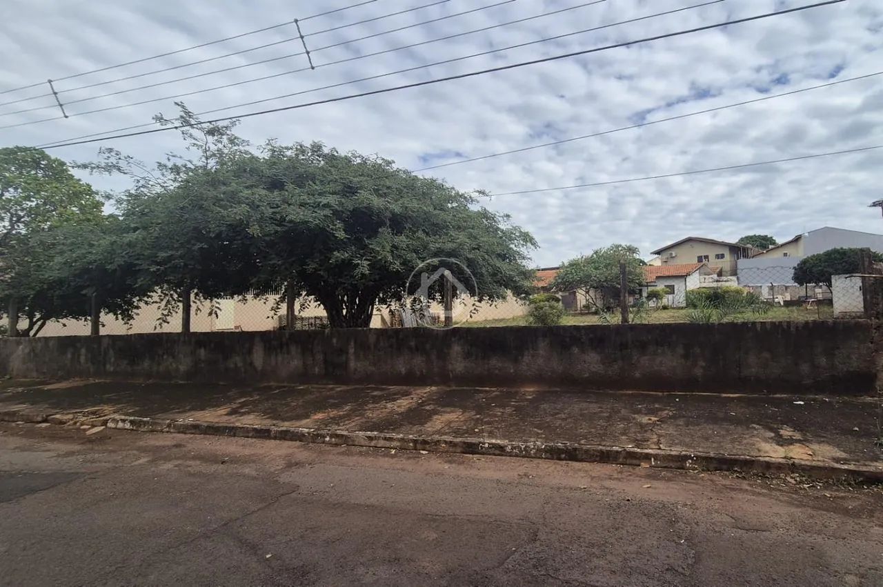 TERRENO EM LOCALIZAÇÃO EXCELENTE - Foto 2