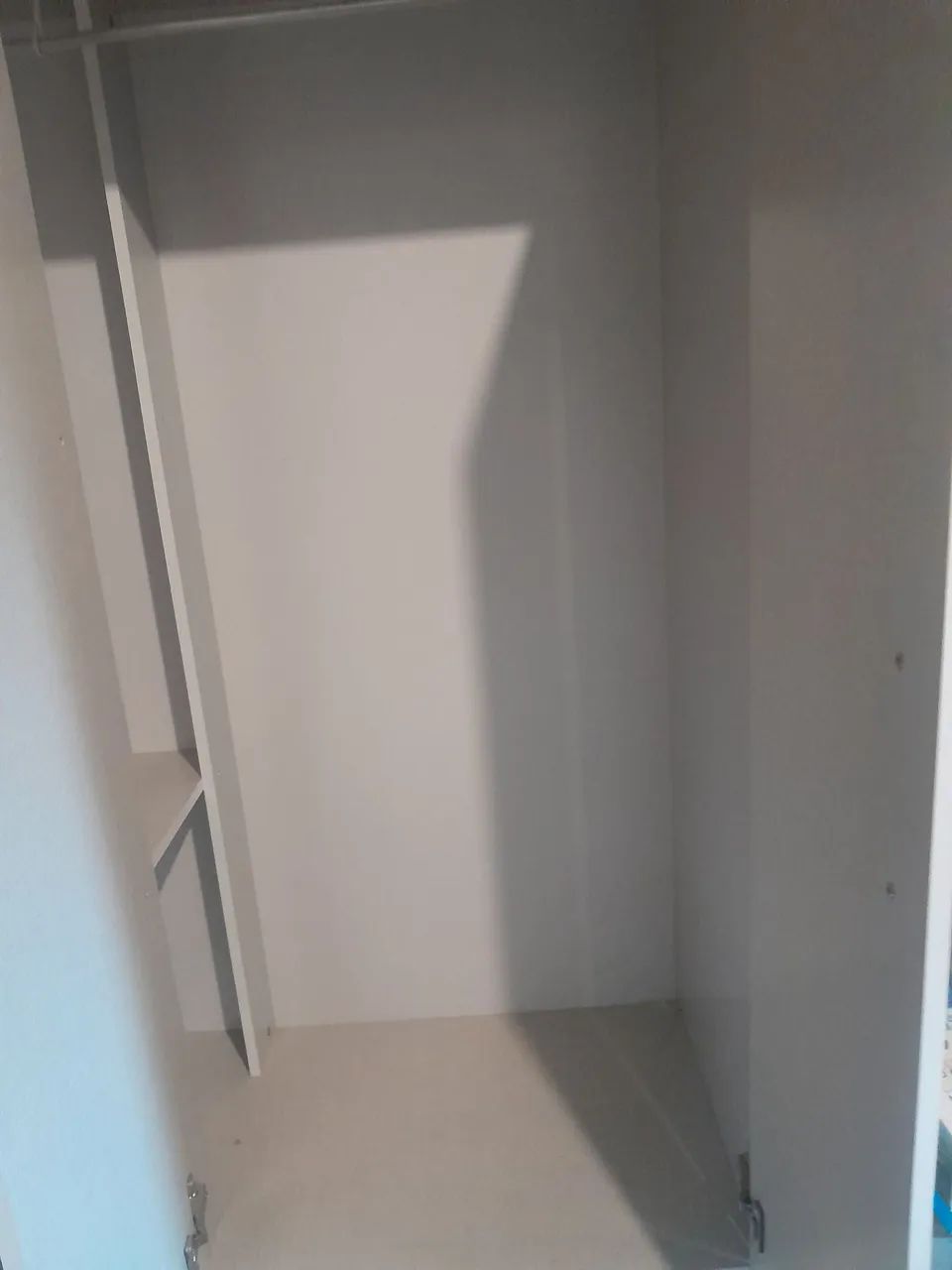 Guarda Roupas Solteiro 4 portas e duas Gavetas - Foto 5