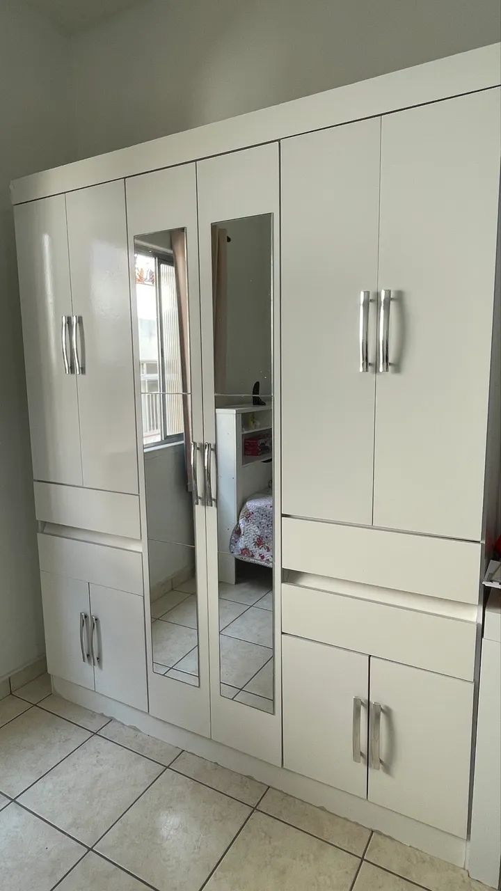 Guarda roupa solteiro com espelho 