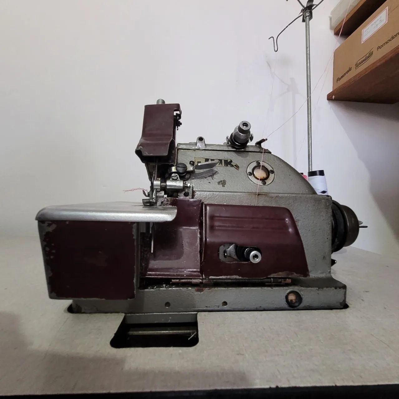 Máquina de costura overlock juki industrial (mesa + máquina) - Foto 4