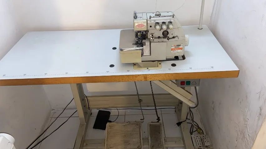 MAQUINA OVERLOCK COM MESA - Foto 3