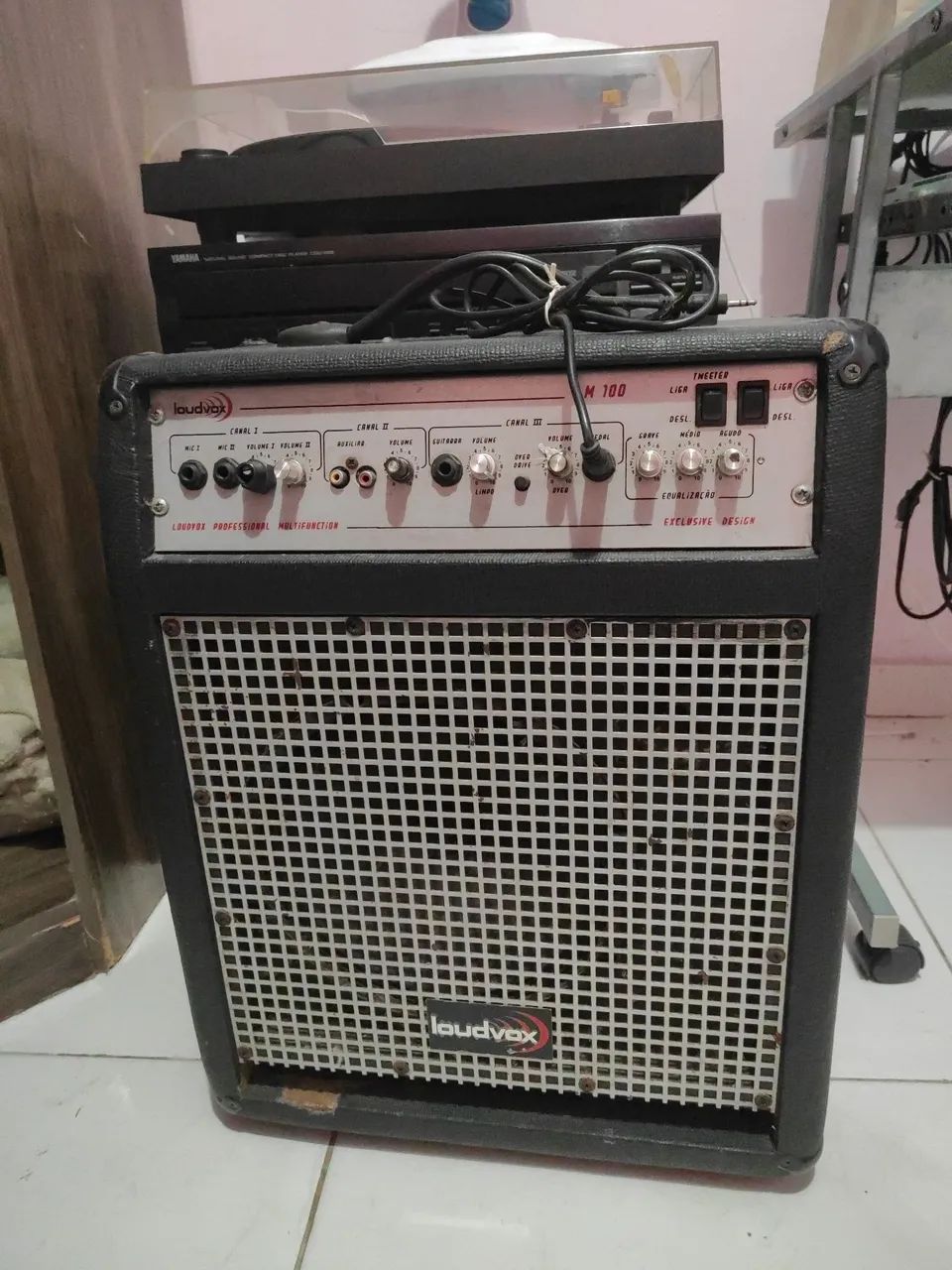 Caixa amplificada  marca LOUDVOX