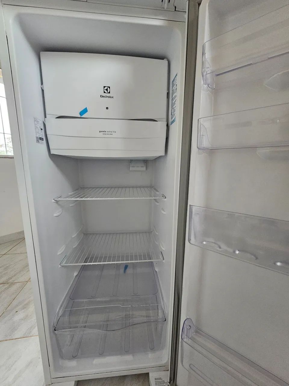 Geladeira Electrolux com defeito mas muito nova. - Foto 2