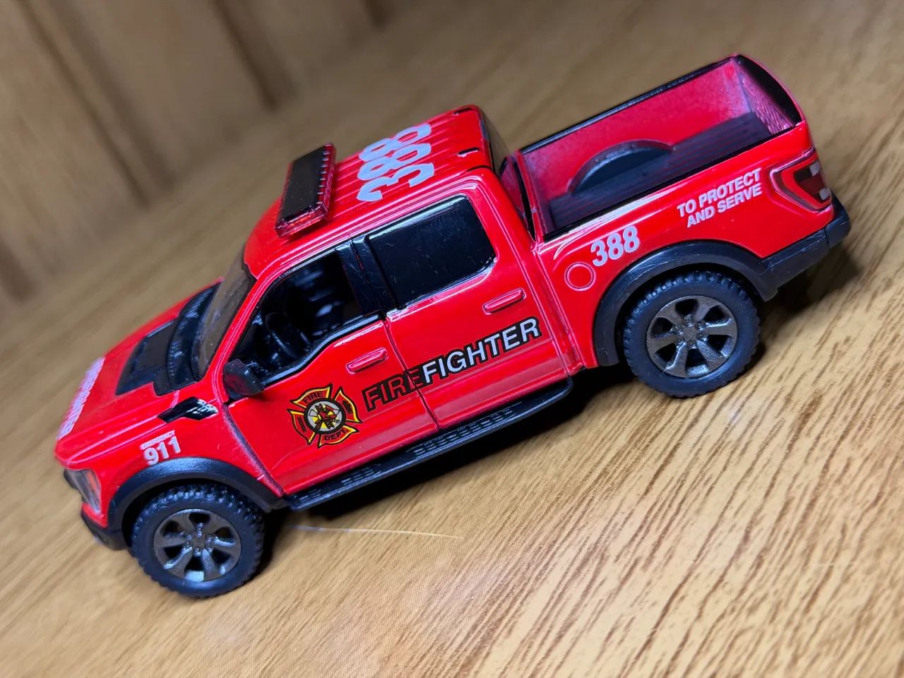 Miniaturas de carros licenciadas  - Foto 4