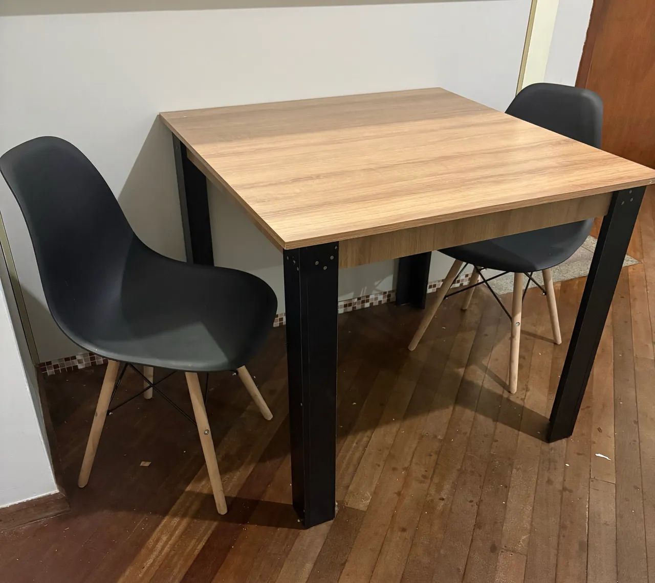 Mesa com Duas cadeiras