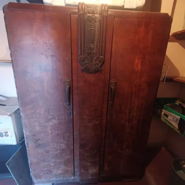 Antiguidade Guarda roupa