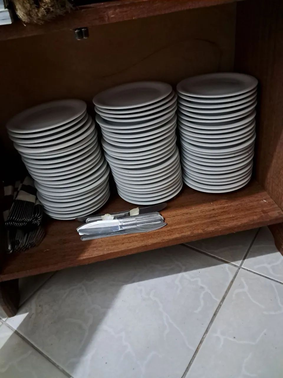 Pratos sobremesas cor branca 