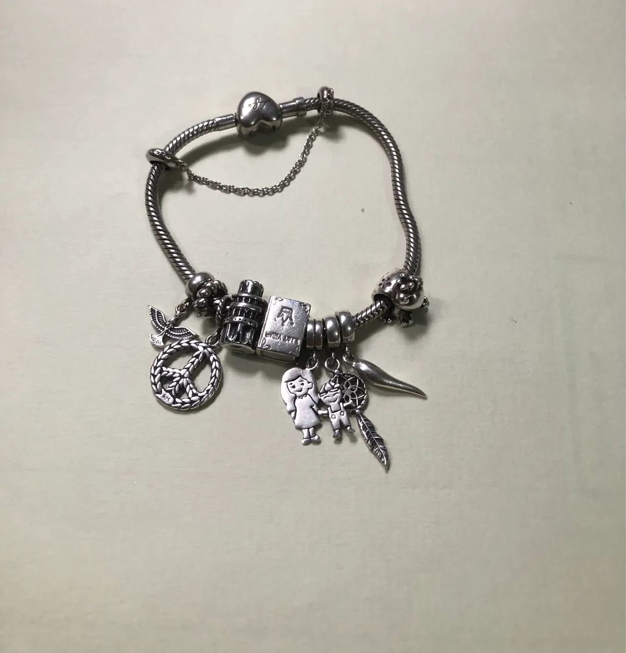 Pulseira vivara fecho coração 18cm com berloques 