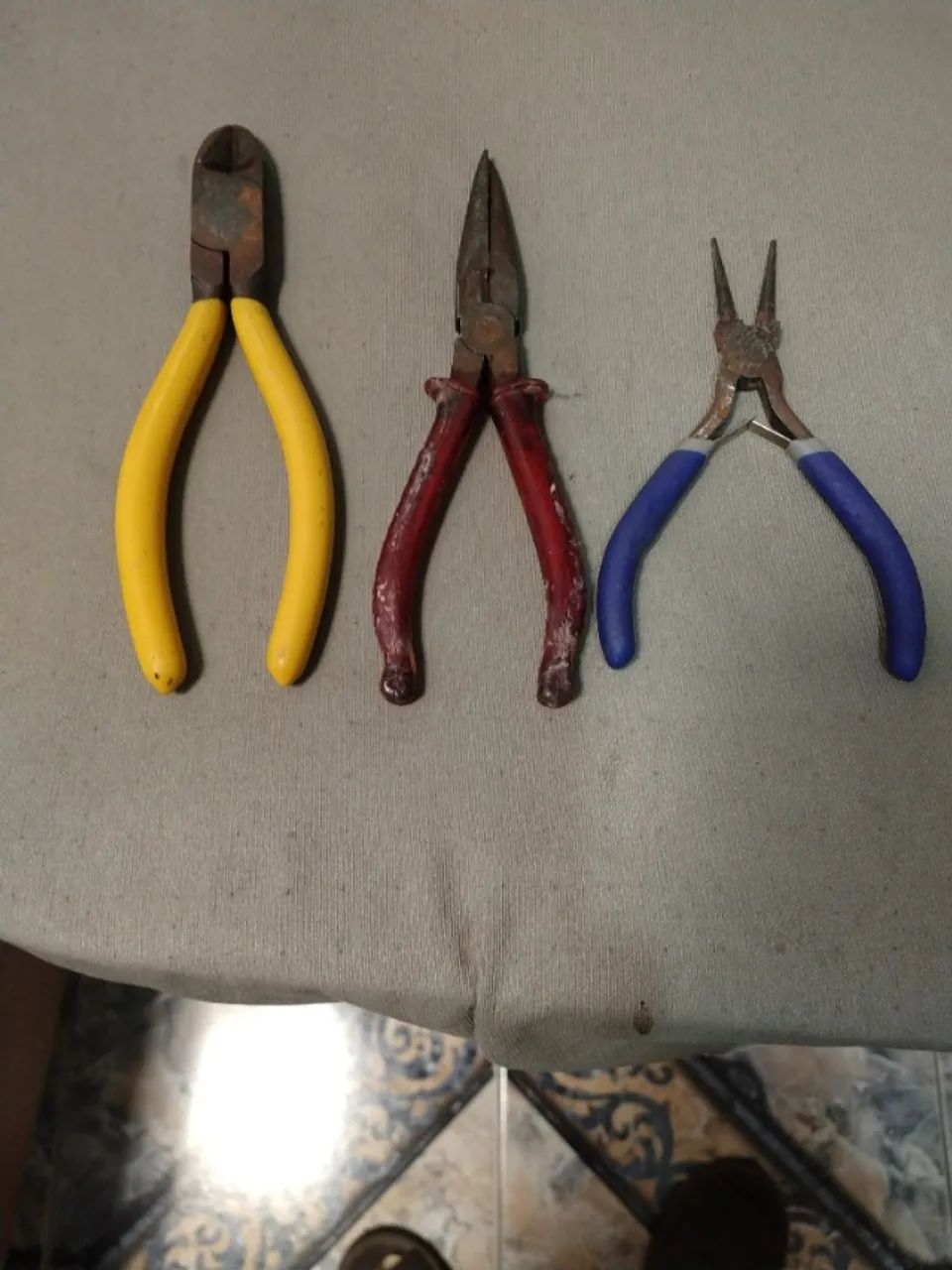 Kit com 3 Alicates Diversos