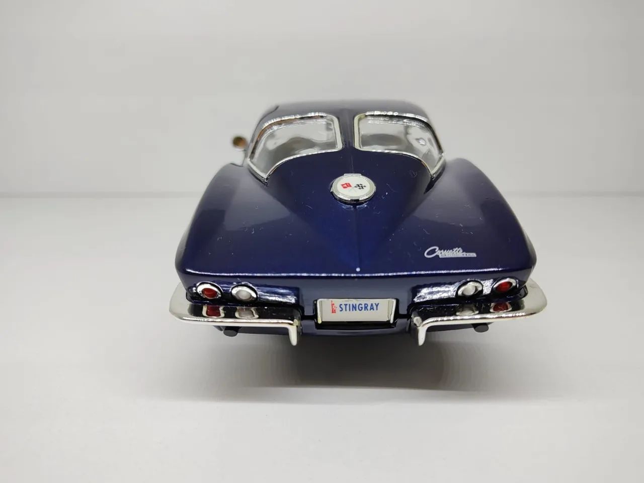 Miniatura Corvette Sting Ray Split Window Coupê 1963 1/18 - Foto 4