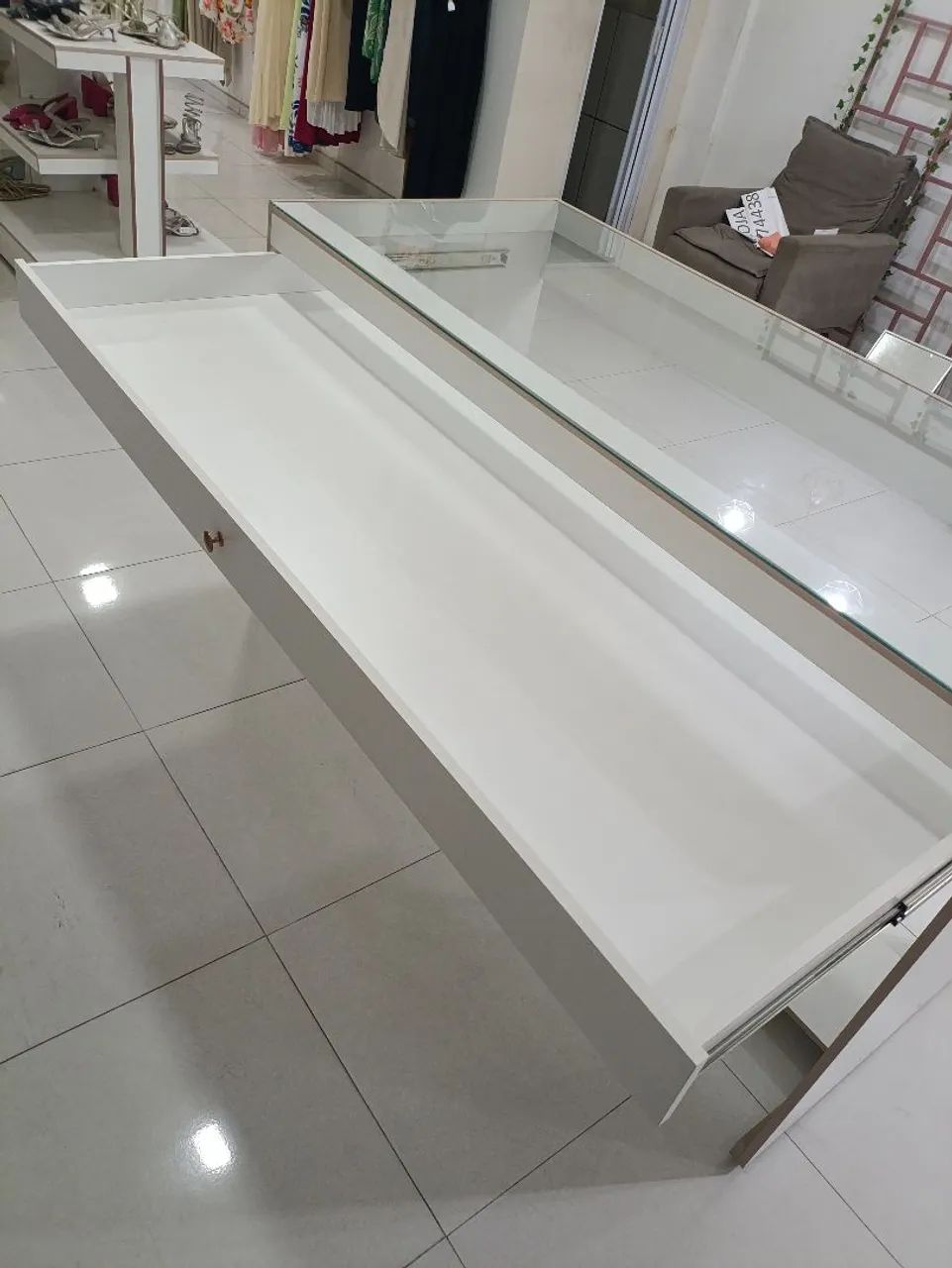 Mesa com gaveteiro para loja  - Foto 3