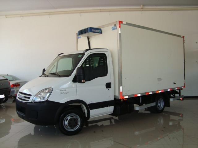 Iveco Daily 35s14 com bau arcondicionado - Foto 2