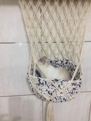Cesto suspenso em Macramê para gatos - Foto 3