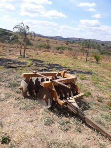 Trator Massey Ferguson com Implemento - Foto 2