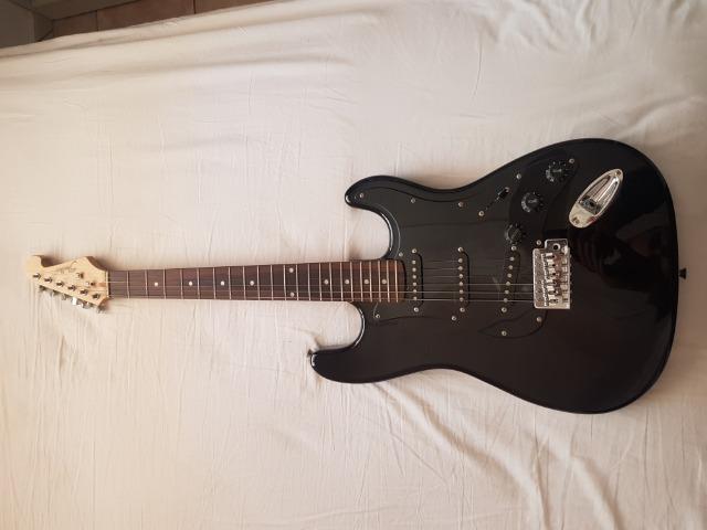 Guitarra Shelter California BK em perfeito estado
