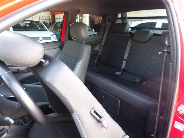 VW Saveiro Cross Dupla 2017 5 Lugares 1.6 Flex MSI - Foto 13