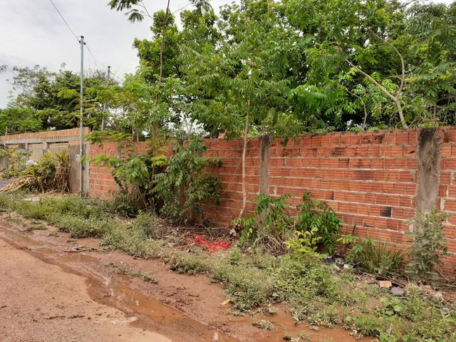 Vende-se terreno. Altos da Serra