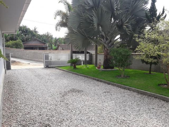 Casa com 3 quartos na guabiruba sul aceita troca por sítio