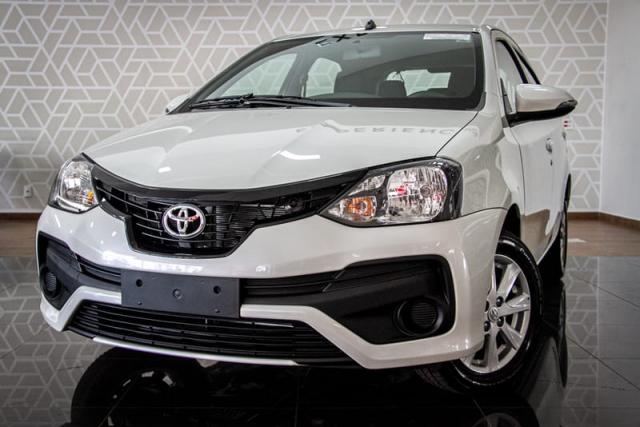 TOYOTA ETIOS HATCH X PLUS 15 AT 19/20