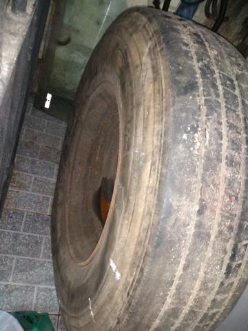 Pneu de caminhão carreta com roda - Foto 2