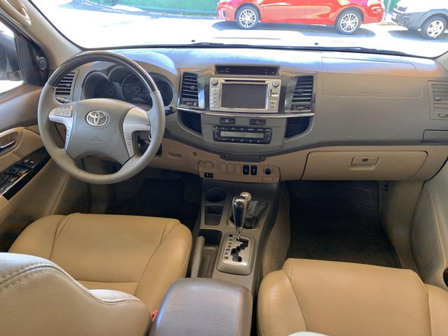 Toyota Hilux SW4 2013 diesel 7 lugares Pneus novos Pirelli!!! - Foto 5