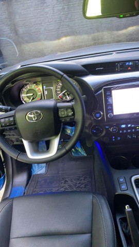 VENDO UMA HILUX COM APENAS 9 MIL KM