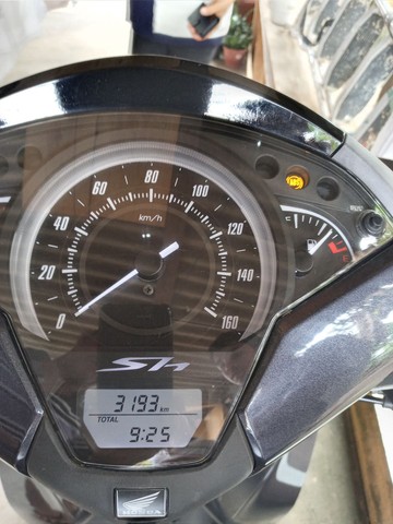 MOTO HONDA NH 150 CC. COM 3.193 K RODADA. VALOR 12.700 REAIS. MOTO AUTOMÁTICA