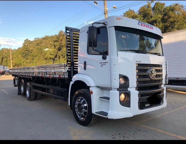 CAMINHÃO VOLKSWAGEN 24-250. ANO 2010. PARCELO