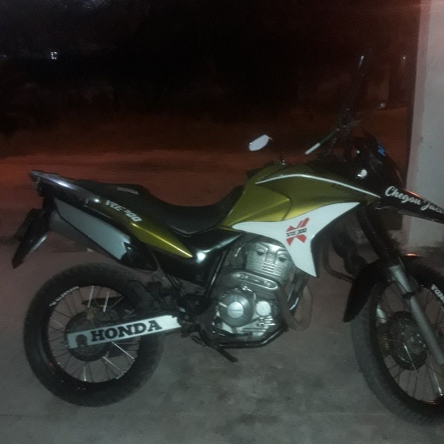 VENDO ESTÁ LINDA MOTO XRE ANO 2012 IPVA 2021 PAGO