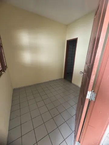 Casa na Avenida Rogaciano Leite, Corredor de Atividades, lado da sombra. - Foto 3