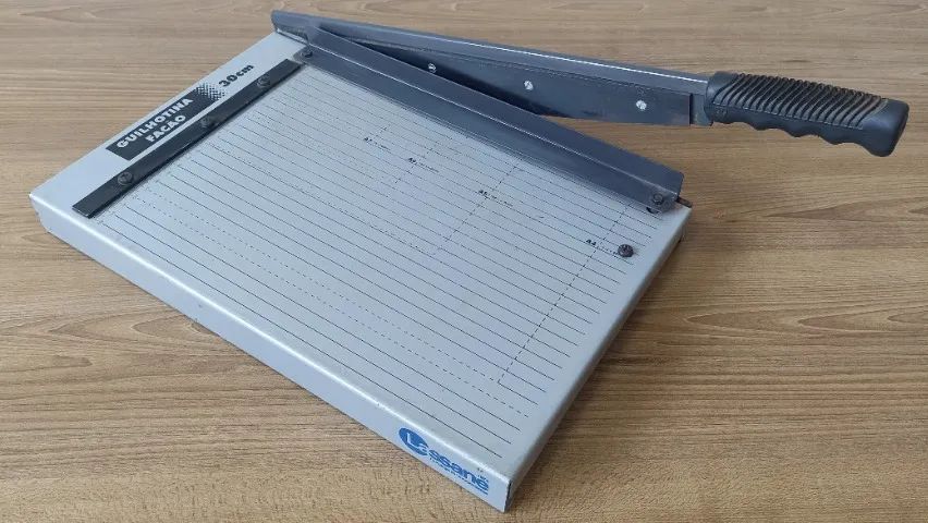 Guilhotina Facão 30cm Para Folhas A4, A5, A6, A7 Profissional Lassane