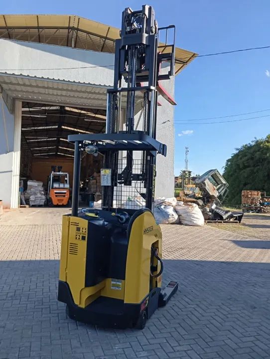 Empilhadeira pantográfica hyster ano 2020 - Foto 2