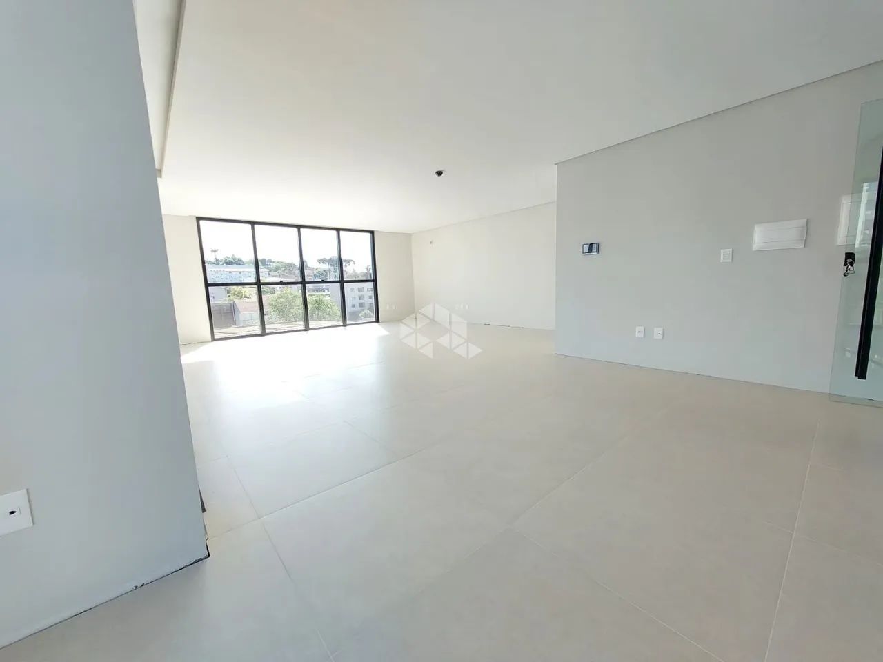 Ampla sala de escritório no centro de Garibaldi com vaga de garagem. - Foto 3