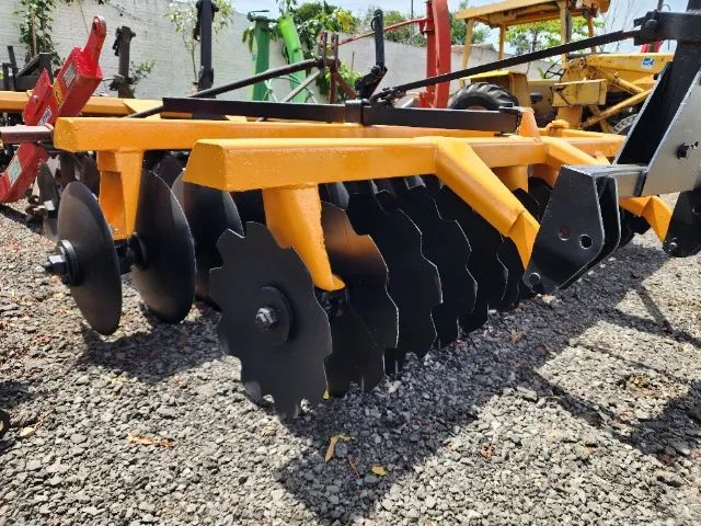 Grade Niveladora Usada Tatu 32 Discos para Trator Agrícola - Foto 3
