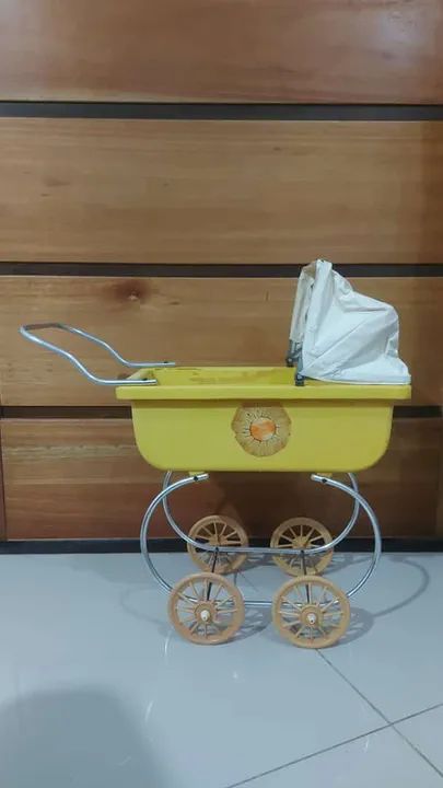 Carrinha de boneca antigo 