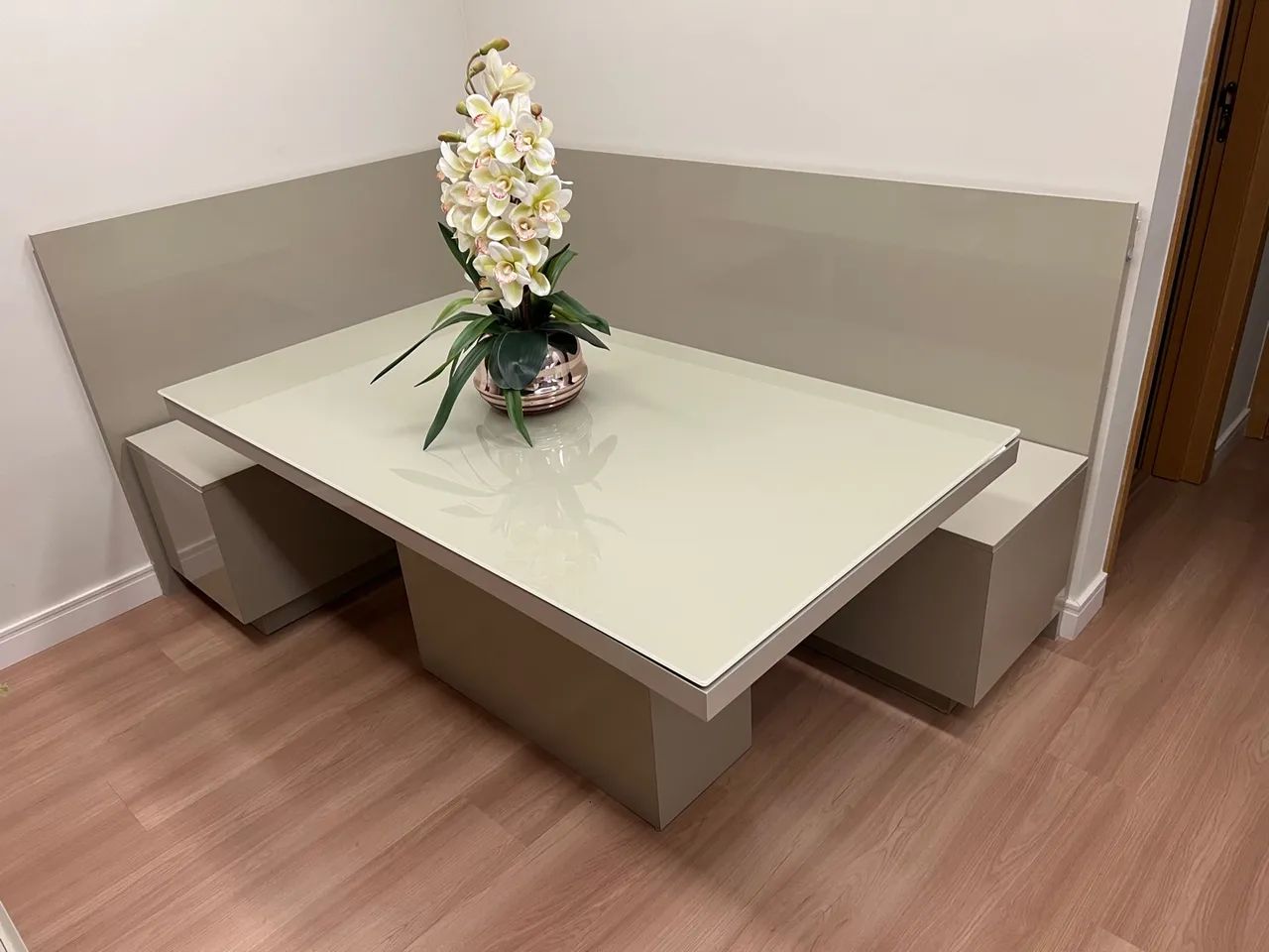 Mesa Canto Alemão MDF Laqueada Cinza com 2 Baús. - Foto 4